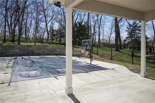 517 Southshore Drive, Lake Winnebago, MO 64034