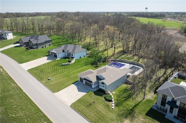 517 Southshore Drive, Lake Winnebago, MO 64034