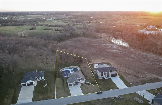 517 Southshore Drive, Lake Winnebago, MO 64034
