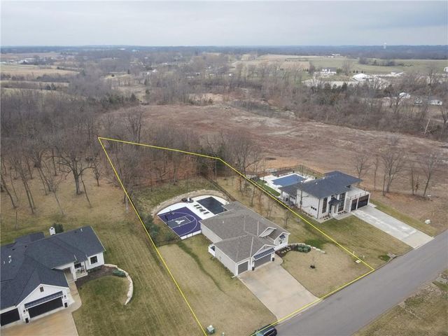 517 Southshore Drive, Lake Winnebago, MO 64034