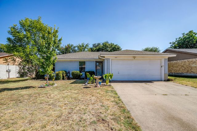 1105 Patrick Street, Crowley, TX 76036