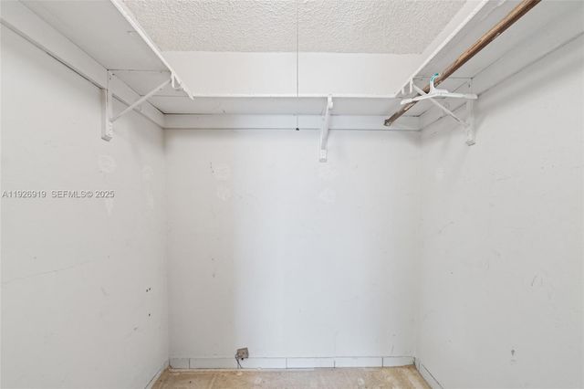 17051 NE 35th Ave 301, North Miami Beach, FL 33160