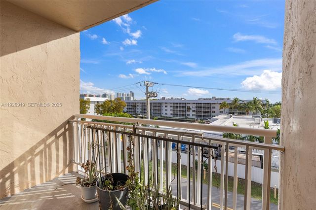 17051 NE 35th Ave 301, North Miami Beach, FL 33160