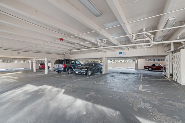 17051 NE 35th Ave 301, North Miami Beach, FL 33160