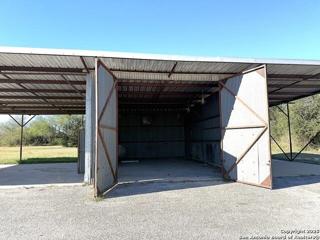 1500 W Corpus Christi St, Beeville, TX 78102