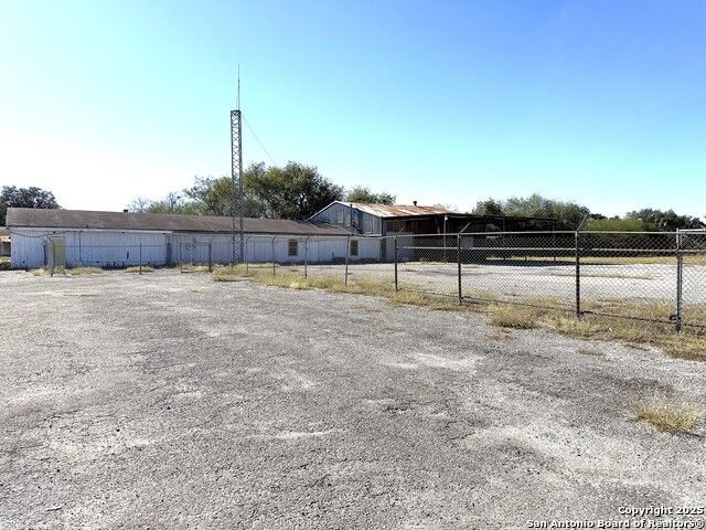 1500 W Corpus Christi St, Beeville, TX 78102