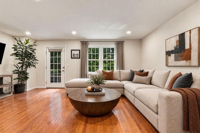 6 Waltham Dr 6, Plainville, MA 02762