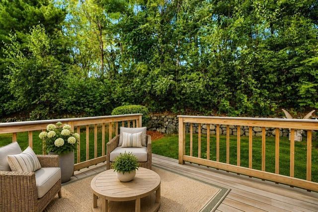 6 Waltham Dr 6, Plainville, MA 02762