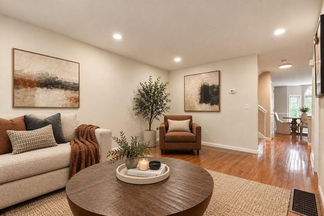 6 Waltham Dr 6, Plainville, MA 02762