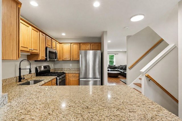 6 Waltham Dr 6, Plainville, MA 02762
