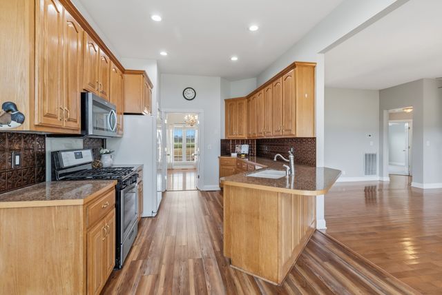 1010 Kamber Leigh Dr, Cedar Hill, TN 37032