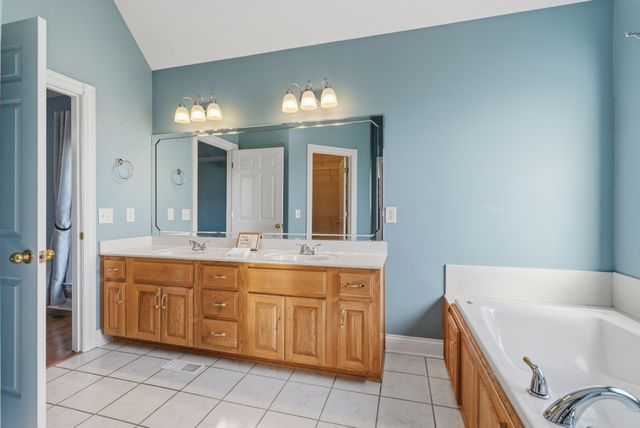 1010 Kamber Leigh Dr, Cedar Hill, TN 37032