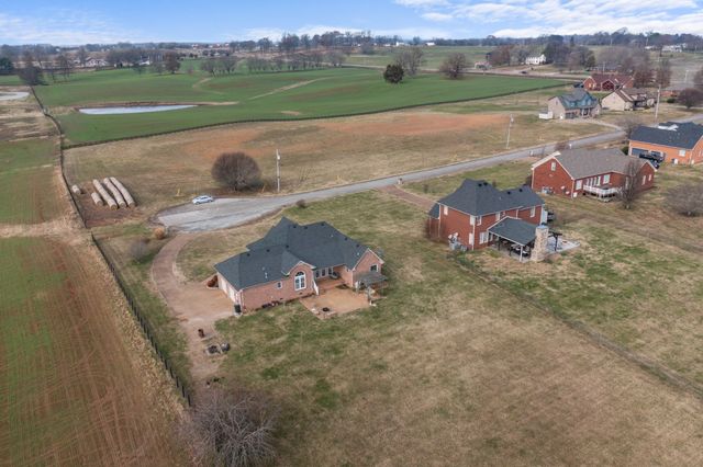 1010 Kamber Leigh Dr, Cedar Hill, TN 37032