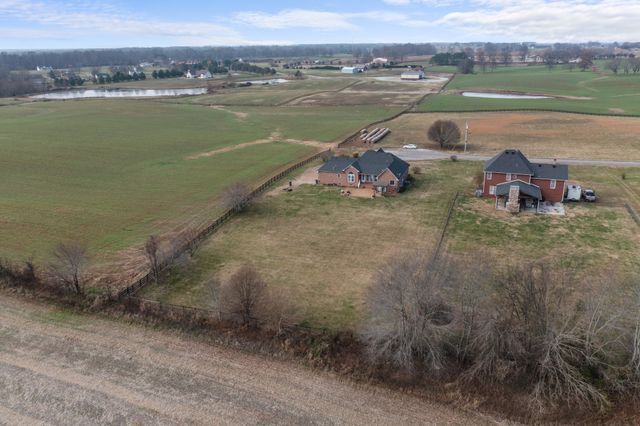 1010 Kamber Leigh Dr, Cedar Hill, TN 37032