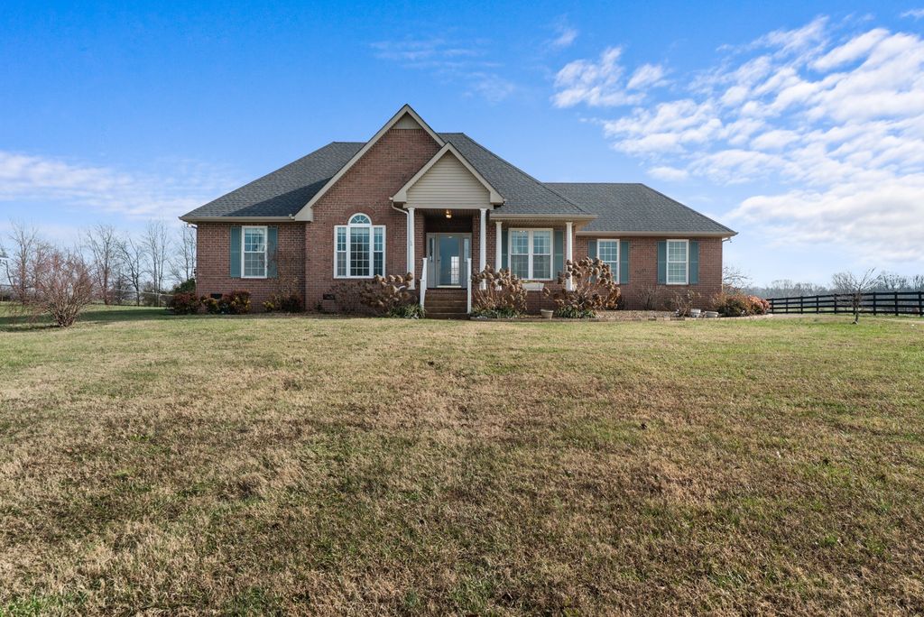 1010 Kamber Leigh Dr, Cedar Hill, TN 37032