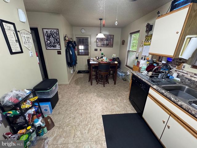 1602 W MARTIN ST, Martinsburg, WV 25401