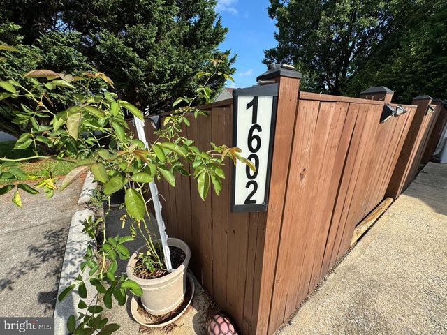 1602 W MARTIN ST, Martinsburg, WV 25401