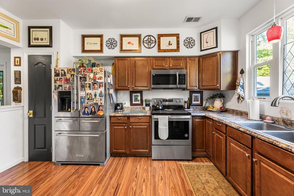 Image 13 of property listing at 225 S 2ND ST, Denton, MD 21629