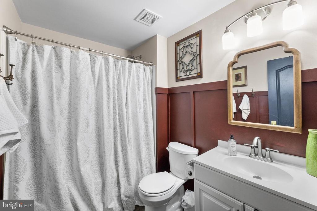 Image 31 of property listing at 225 S 2ND ST, Denton, MD 21629