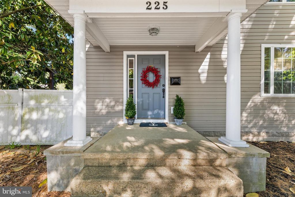 Image 4 of property listing at 225 S 2ND ST, Denton, MD 21629