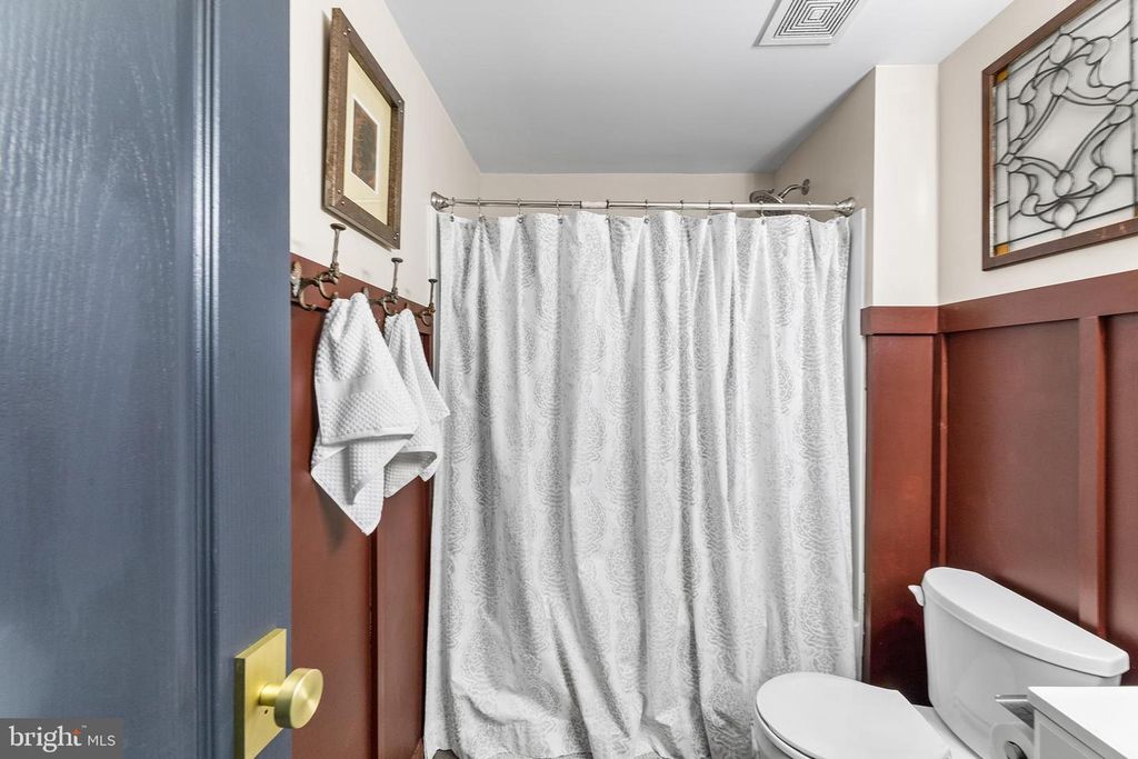 Image 52 of property listing at 225 S 2ND ST, Denton, MD 21629