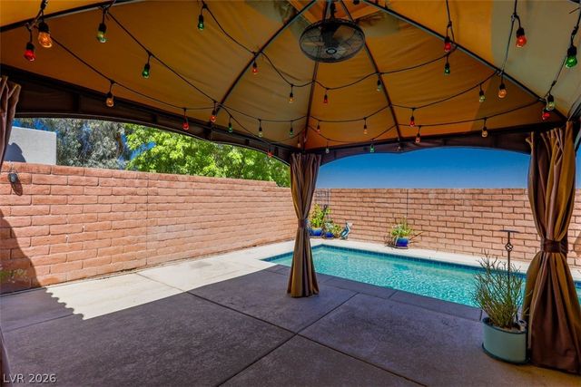 11057 Village Crest Lane, Las Vegas, NV 89135