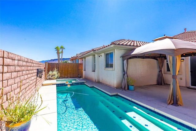 11057 Village Crest Lane, Las Vegas, NV 89135