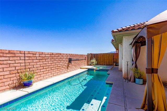11057 Village Crest Lane, Las Vegas, NV 89135
