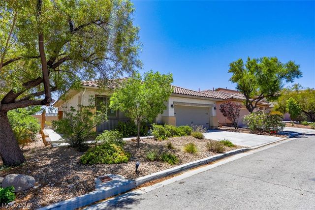 11057 Village Crest Lane, Las Vegas, NV 89135