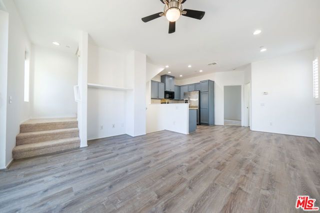 14661 Sherman Way, Van Nuys (los Angeles), CA 91405