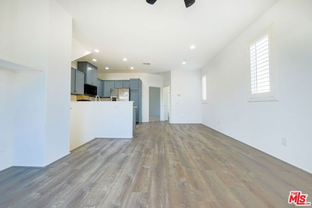 14661 Sherman Way, Van Nuys (los Angeles), CA 91405