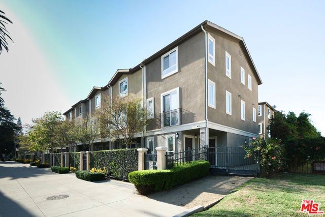 14661 Sherman Way, Van Nuys (los Angeles), CA 91405