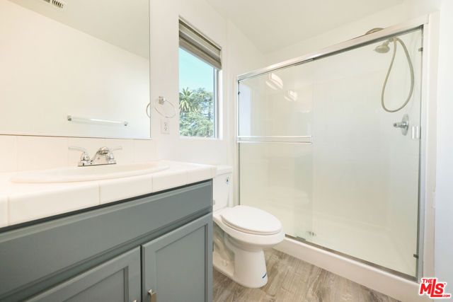 14661 Sherman Way, Van Nuys (los Angeles), CA 91405