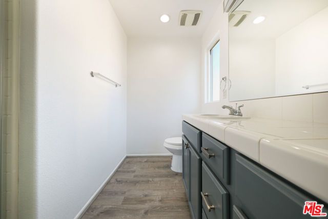 14661 Sherman Way, Van Nuys (los Angeles), CA 91405