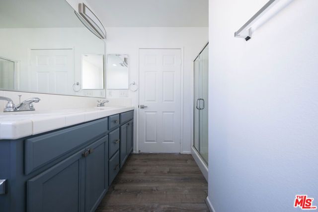 14661 Sherman Way, Van Nuys (los Angeles), CA 91405