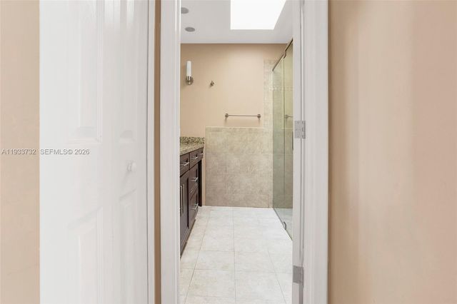3074 S Oakland Forest Drive 702, Oakland Park, FL 33309