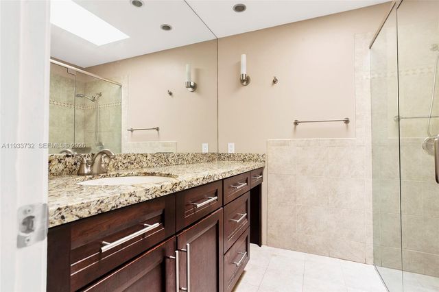 3074 S Oakland Forest Drive 702, Oakland Park, FL 33309