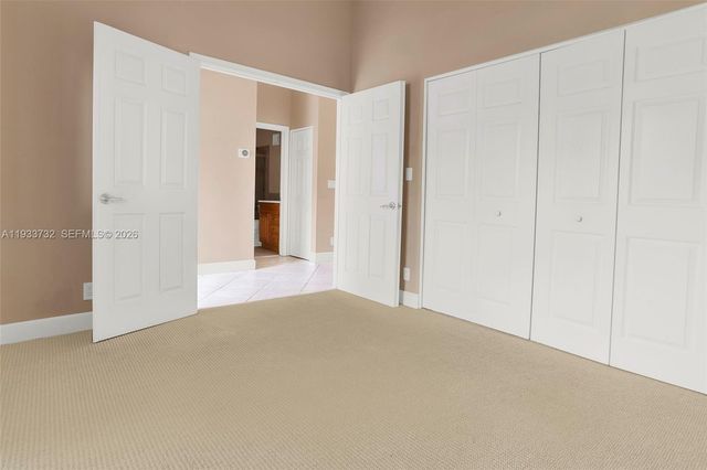 3074 S Oakland Forest Drive 702, Oakland Park, FL 33309