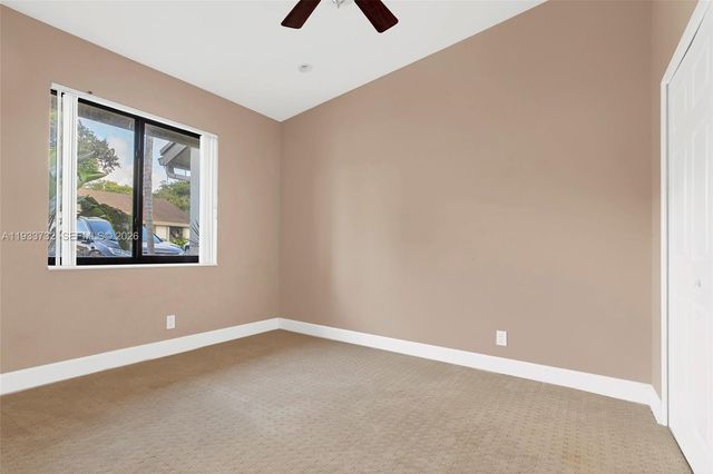 3074 S Oakland Forest Drive 702, Oakland Park, FL 33309