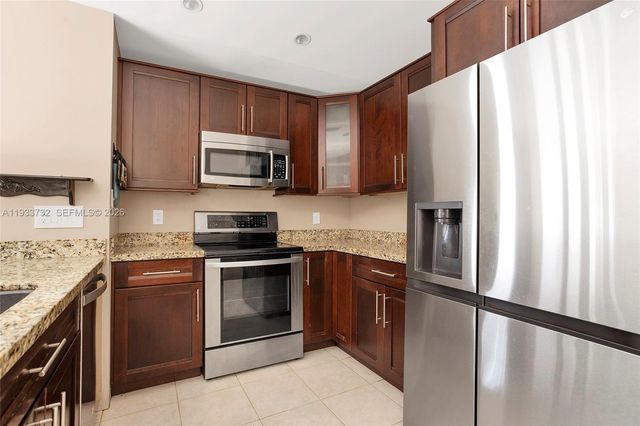 3074 S Oakland Forest Drive 702, Oakland Park, FL 33309