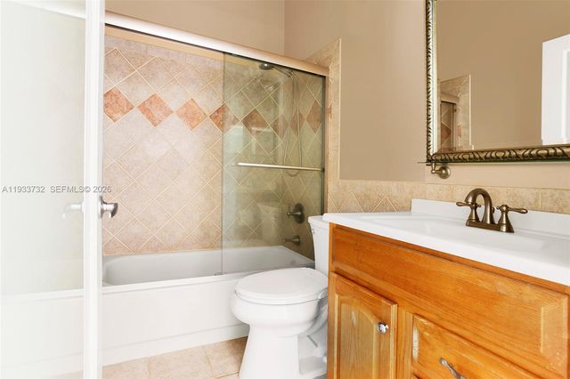 3074 S Oakland Forest Drive 702, Oakland Park, FL 33309