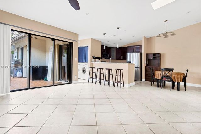 3074 S Oakland Forest Drive 702, Oakland Park, FL 33309