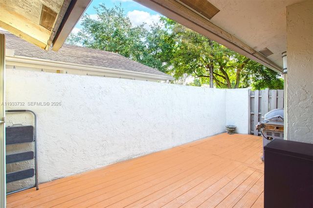 3074 S Oakland Forest Drive 702, Oakland Park, FL 33309
