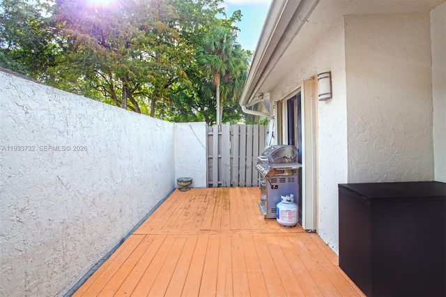 3074 S Oakland Forest Drive 702, Oakland Park, FL 33309