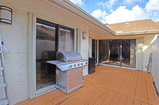 3074 S Oakland Forest Drive 702, Oakland Park, FL 33309