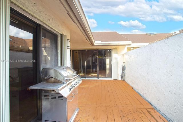 3074 S Oakland Forest Drive 702, Oakland Park, FL 33309