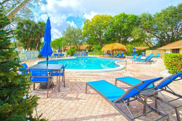 3074 S Oakland Forest Drive 702, Oakland Park, FL 33309