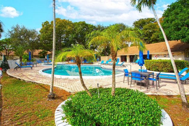 3074 S Oakland Forest Drive 702, Oakland Park, FL 33309