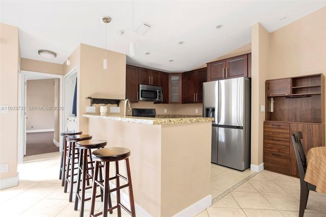 3074 S Oakland Forest Drive 702, Oakland Park, FL 33309