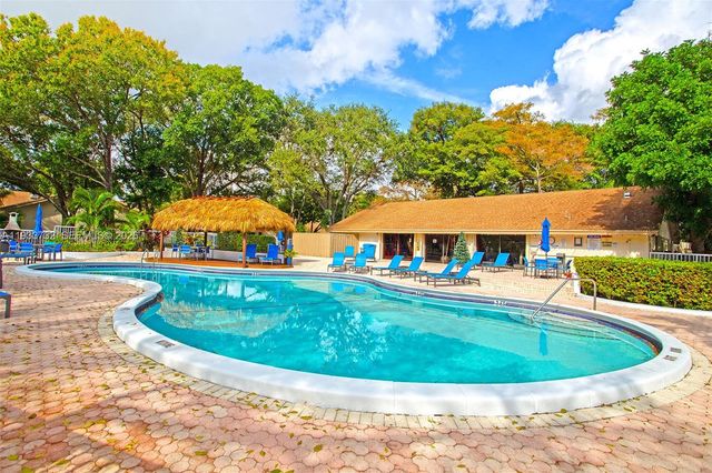 3074 S Oakland Forest Drive 702, Oakland Park, FL 33309